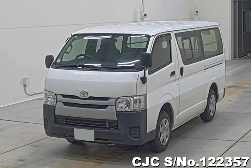 Toyota / Hiace 2016