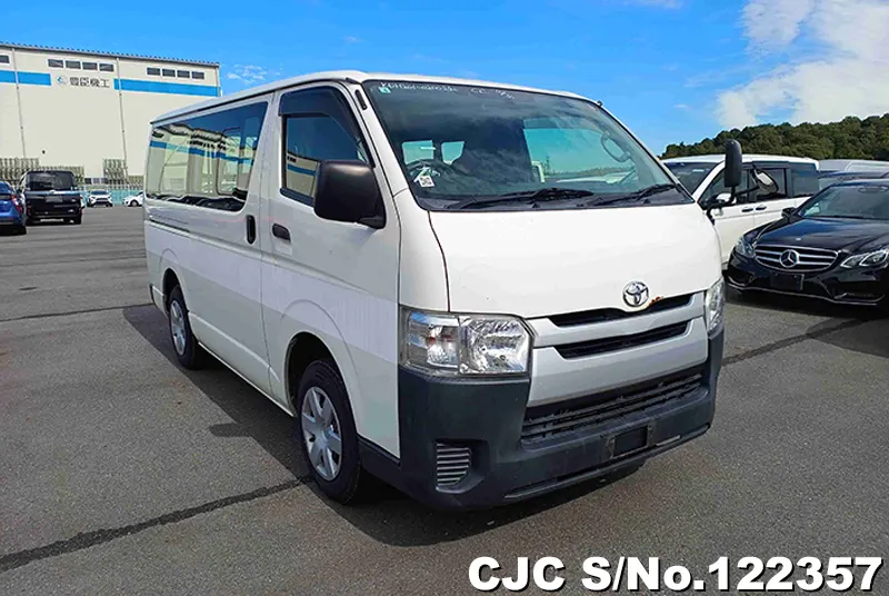 Toyota / Hiace 2016