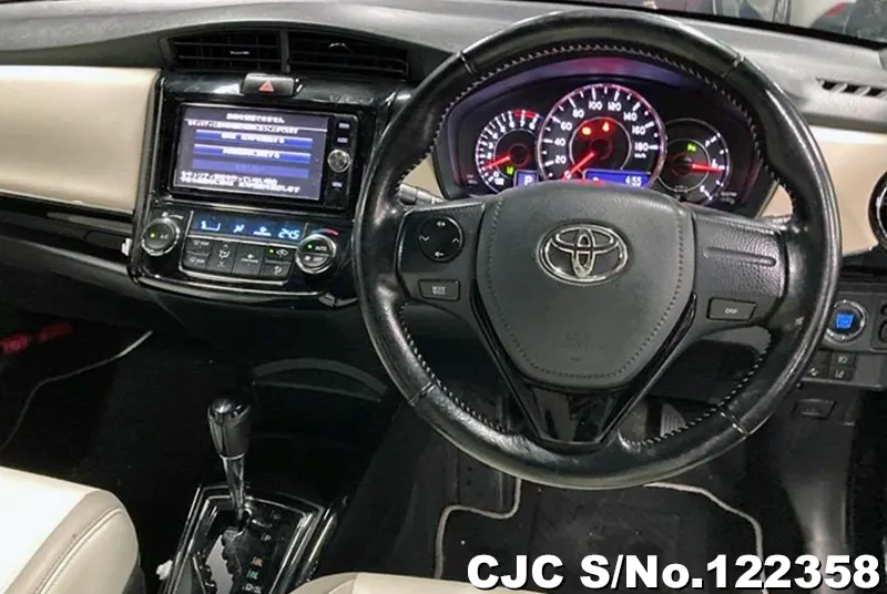 2017 Toyota / Corolla Axio Stock No. 122358