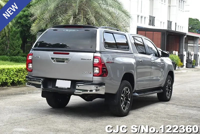 Toyota Hilux in Silver for Sale Image 2