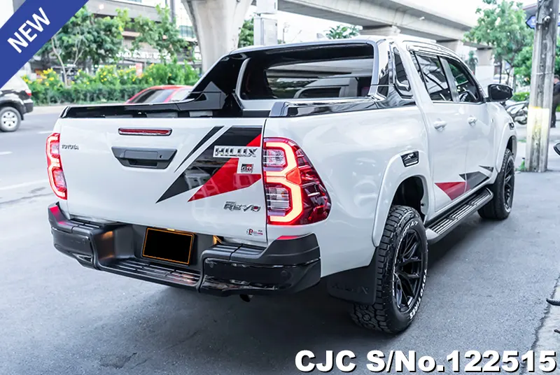 Toyota Hilux in White for Sale Image 2