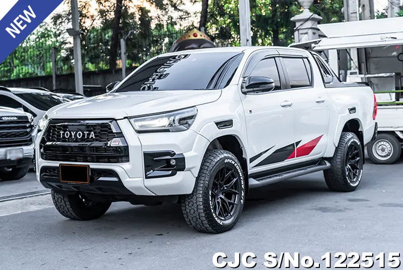 Toyota Hilux in White for Sale Image 3