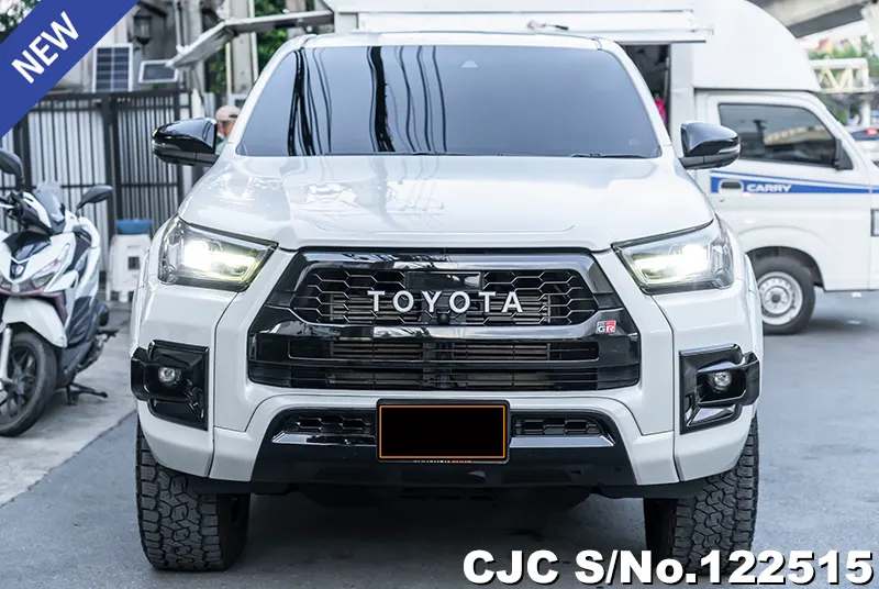 Toyota Hilux in White for Sale Image 4