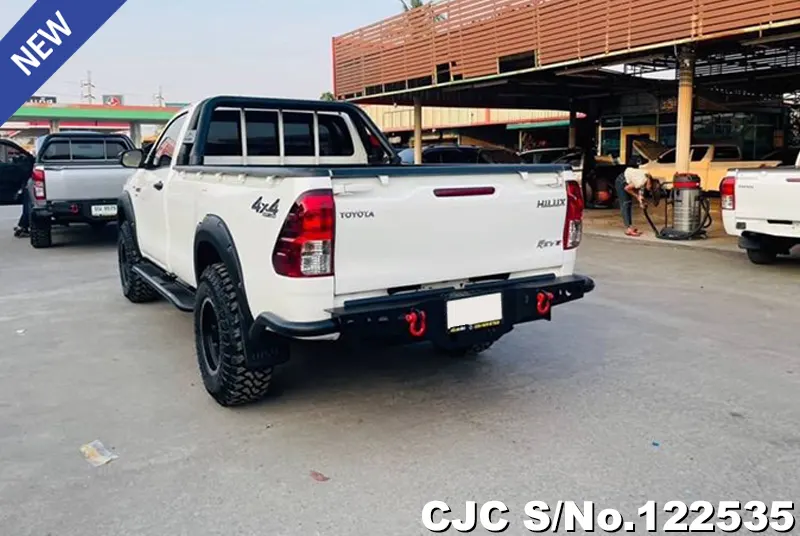 Toyota Hilux in White for Sale Image 1