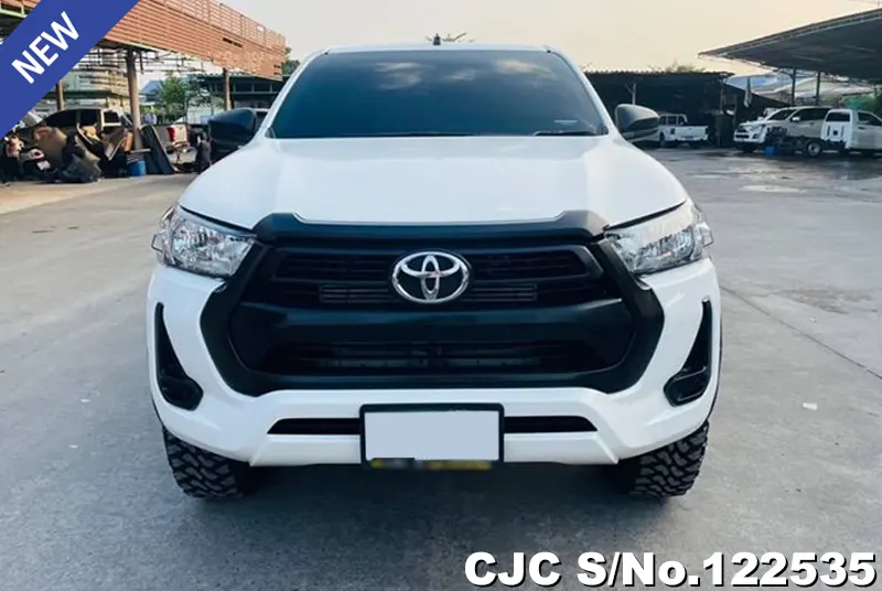 Toyota Hilux in White for Sale Image 2