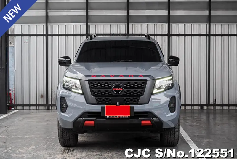 Nissan Navara in Gray for Sale Image 4