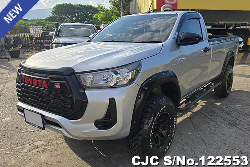 Toyota Hilux in Gray for Sale Image 2