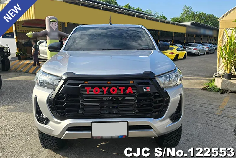 Toyota Hilux in Gray for Sale Image 3