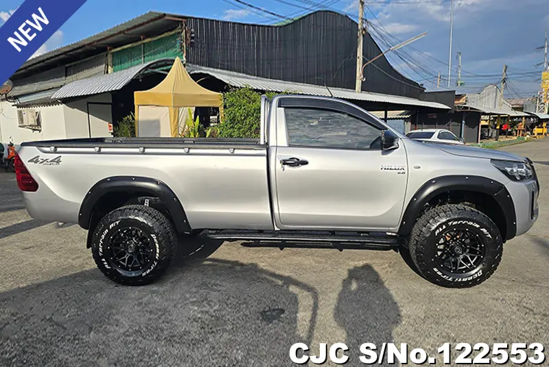 Toyota Hilux in Gray for Sale Image 5