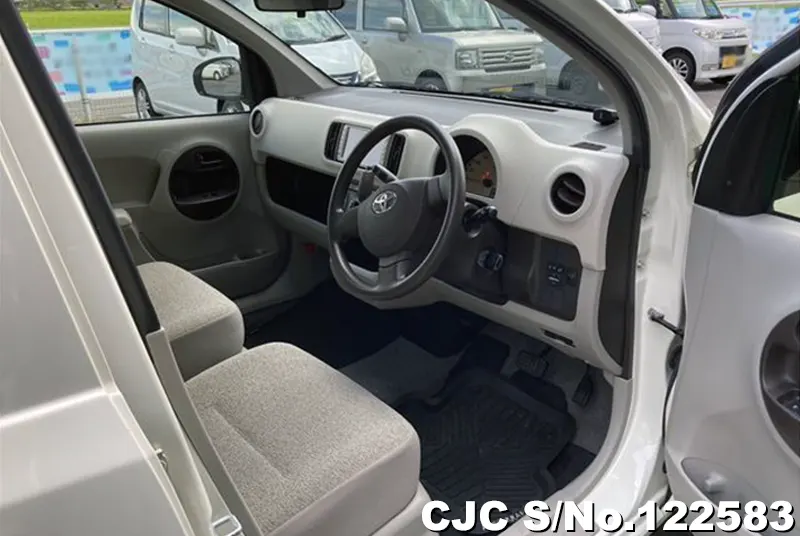 2012 Toyota / Passo Stock No. 122583