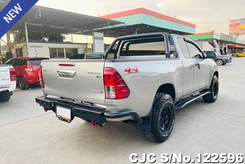 Toyota Hilux in Silver for Sale Image 2