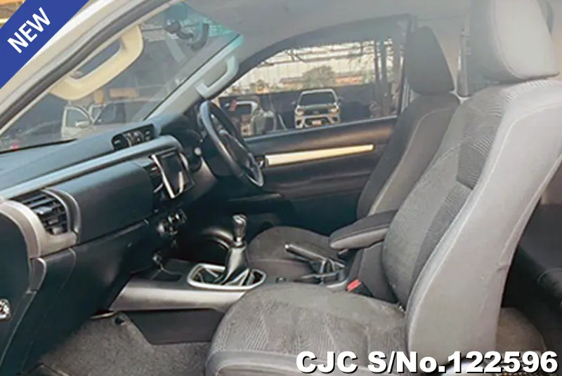 2019 Toyota / Hilux / Revo Stock No. 122596