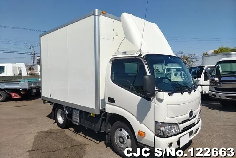 Hino / Dutro 2022