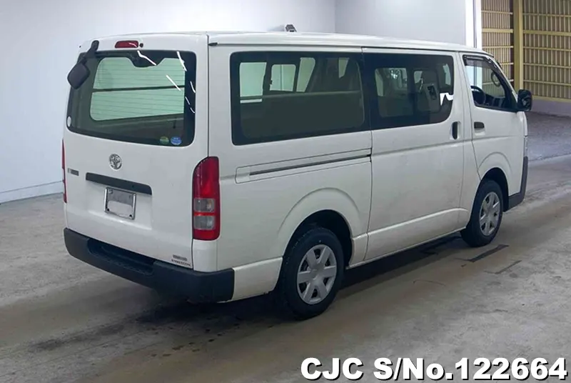 2015 Toyota / Hiace Stock No. 122664