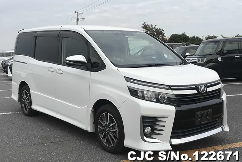 Toyota / Voxy 2015