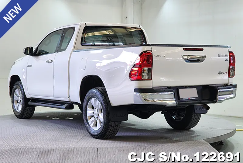 Toyota Hilux in White for Sale Image 1