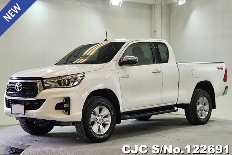 Toyota Hilux in White for Sale Image 3