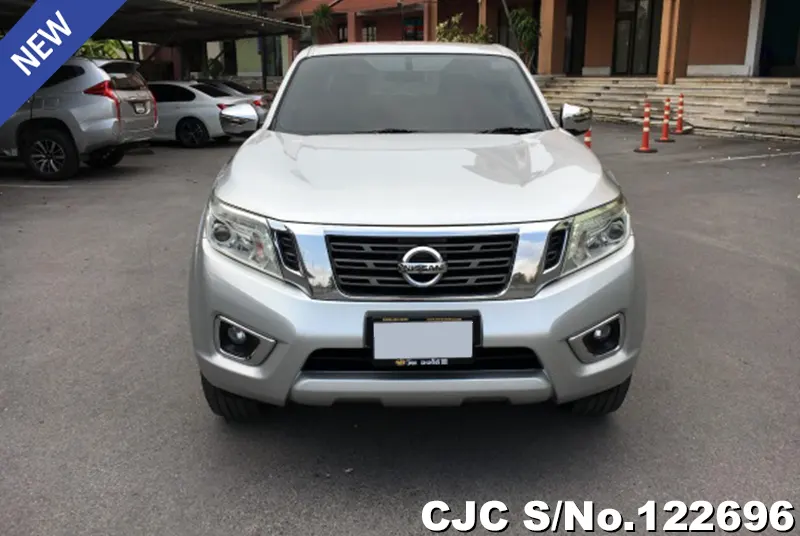 Nissan Navara in Silver for Sale Image 3