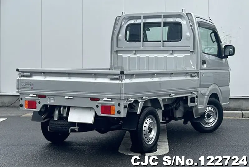 2024 Nissan / Clipper / Truck Stock No. 122724