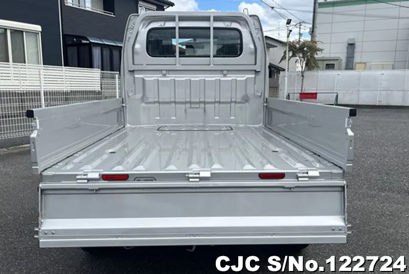 2024 Nissan / Clipper / Truck Stock No. 122724