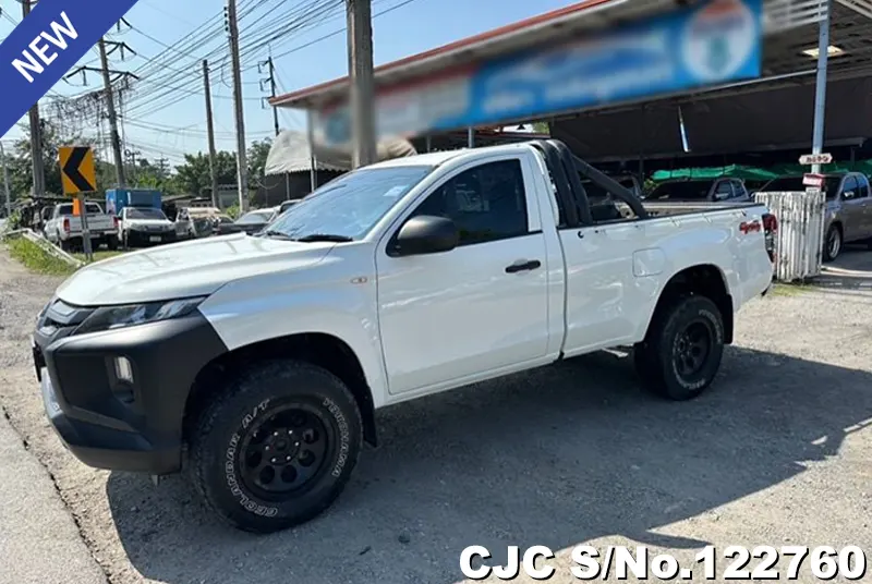 Mitsubishi Triton in White for Sale Image 5