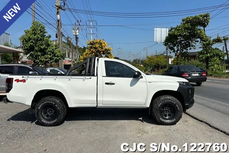 Mitsubishi Triton in White for Sale Image 6