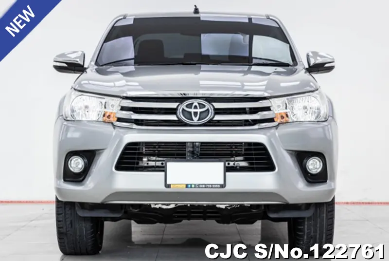 Toyota Hilux in Silver for Sale Image 3