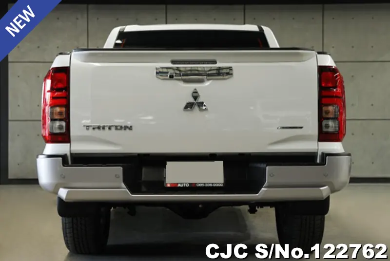 Mitsubishi Triton in White for Sale Image 3