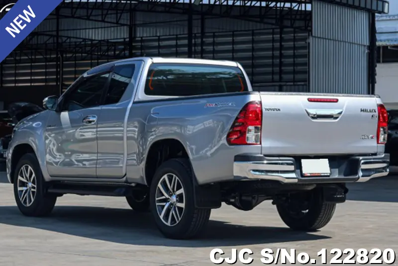 Toyota Hilux in Silver for Sale Image 1