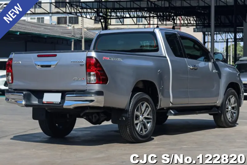 Toyota Hilux in Silver for Sale Image 2