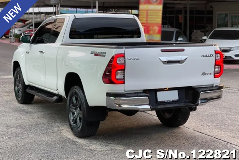 Toyota Hilux in White for Sale Image 1