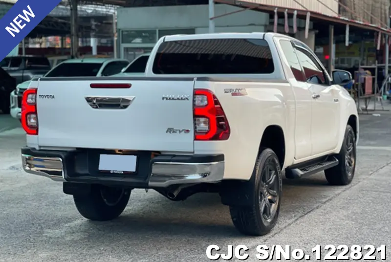 Toyota Hilux in White for Sale Image 2