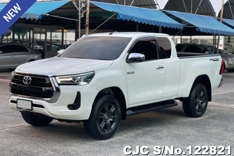 Toyota Hilux in White for Sale Image 3