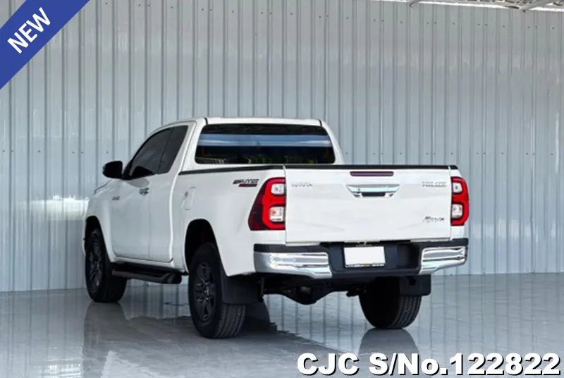 Toyota Hilux in White for Sale Image 1