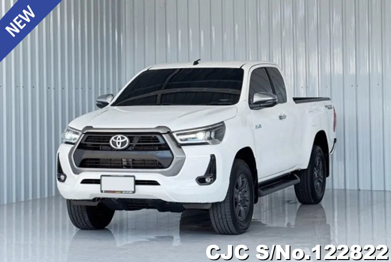 Toyota Hilux in White for Sale Image 3