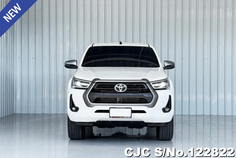 Toyota Hilux in White for Sale Image 4