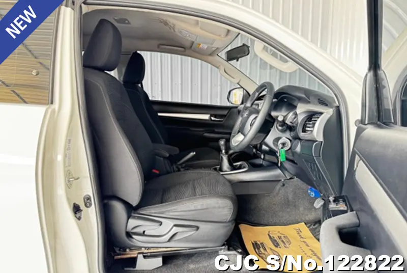 Toyota Hilux in White for Sale Image 8