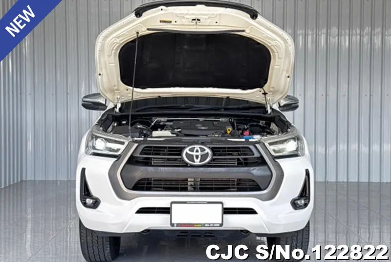 Toyota Hilux in White for Sale Image 13