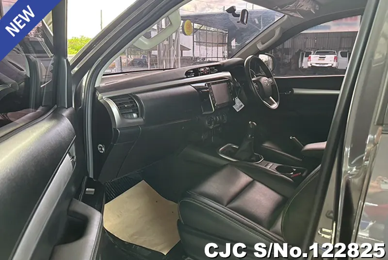 2021 Toyota / Hilux / Revo Stock No. 122825