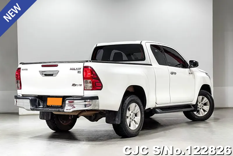 Toyota Hilux in White for Sale Image 1