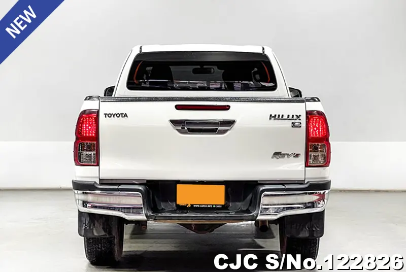 Toyota Hilux in White for Sale Image 3