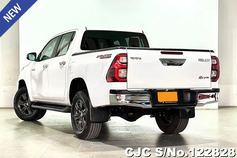 Toyota Hilux in White for Sale Image 1