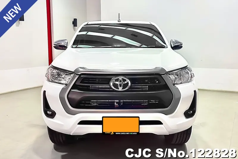 Toyota Hilux in White for Sale Image 2