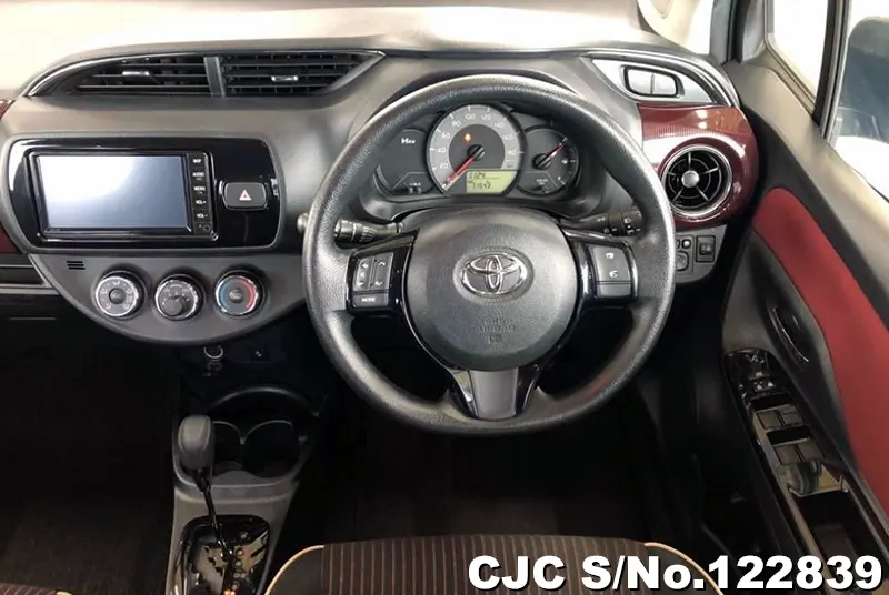 2019 Toyota / Vitz Stock No. 122839