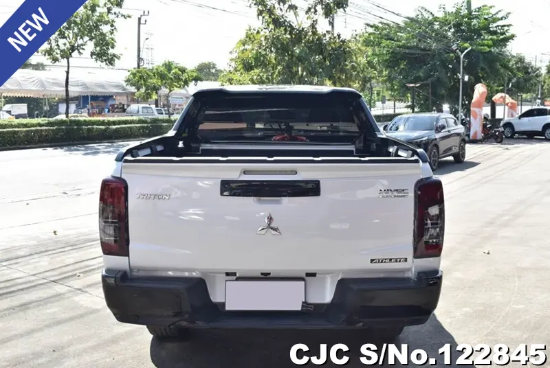 Mitsubishi Triton in White for Sale Image 3