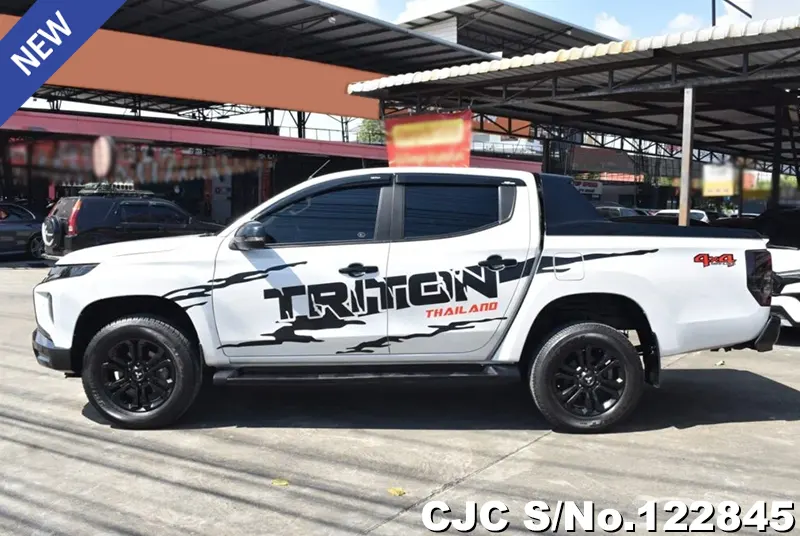 Mitsubishi Triton in White for Sale Image 4