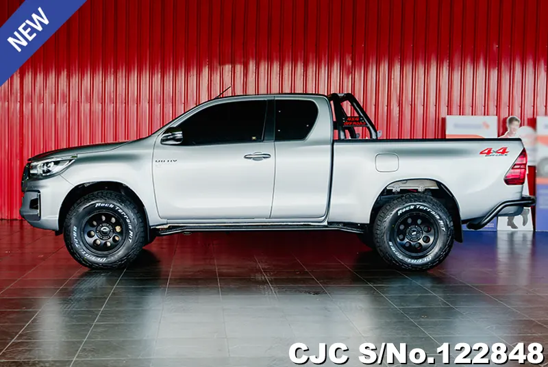 Toyota Hilux in Gray for Sale Image 4