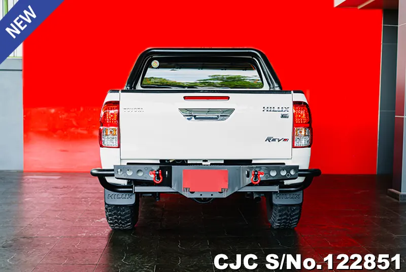 Toyota Hilux in White for Sale Image 2