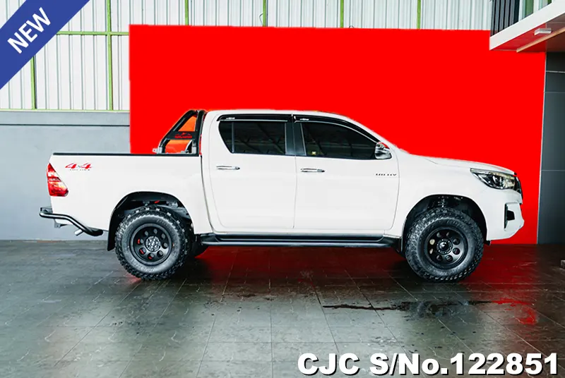 Toyota Hilux in White for Sale Image 3