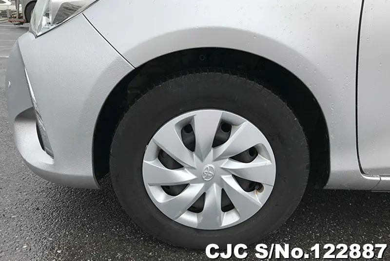 2019 Toyota / Vitz Stock No. 122887